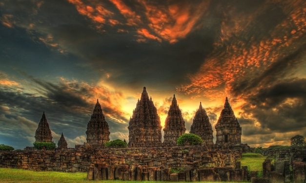 Sejarah atau Legenda? Kisah di Balik Berdirinya Candi Prambanan