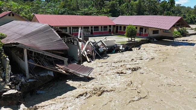 Warga Desa Sikundo Aceh Barat Kini Di Bantu Lewat Helikopter
