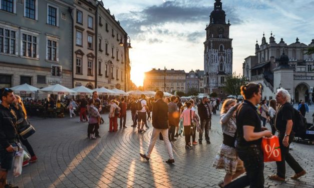 Sering Diabaikan, 5 Barang Ini Justru Merepotkan Saat Liburan ke Eropa