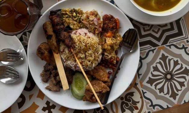Rasa Bali di Ibu Kota: 7 Nasi Campur Bali Halal yang Bikin Ketagihan