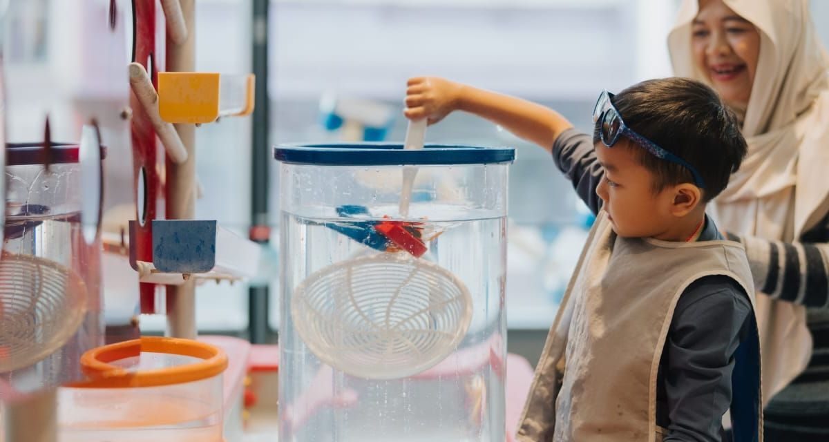 Terungkap! Aktivitas Sains Sederhana Ini Ampuh Dorong Kecerdasan Anak Usia Dini