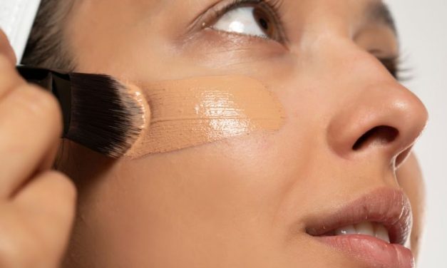 Hati-hati! Kesalahan Foundation dan Concealer Bisa Bikin Wajah Jadi ‘Topeng