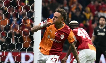 Insiden Mengerikan Noa Lang, Darah Mengucur di Laga Liverpool vs Galatasaray