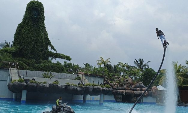 Flyboard Dusun Semilir Viral! Sensasi Terbang di Atas Air Bikin Pengunjung Ketagihan