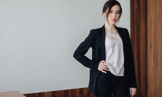 Rahasia Fashion Wanita 50+: Dress Ini Bikin Tampil Anggun dan Stylish