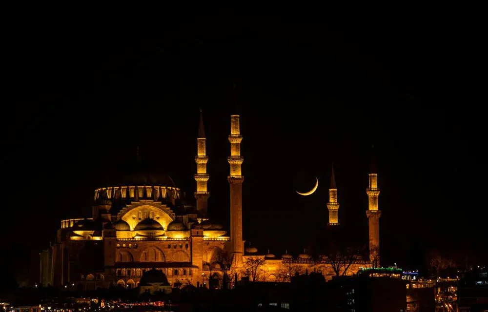 Malam Lailatul Qadar Jadi Lebih Meriah! Ini Tradisi Unik di Berbagai Daerah Indonesia