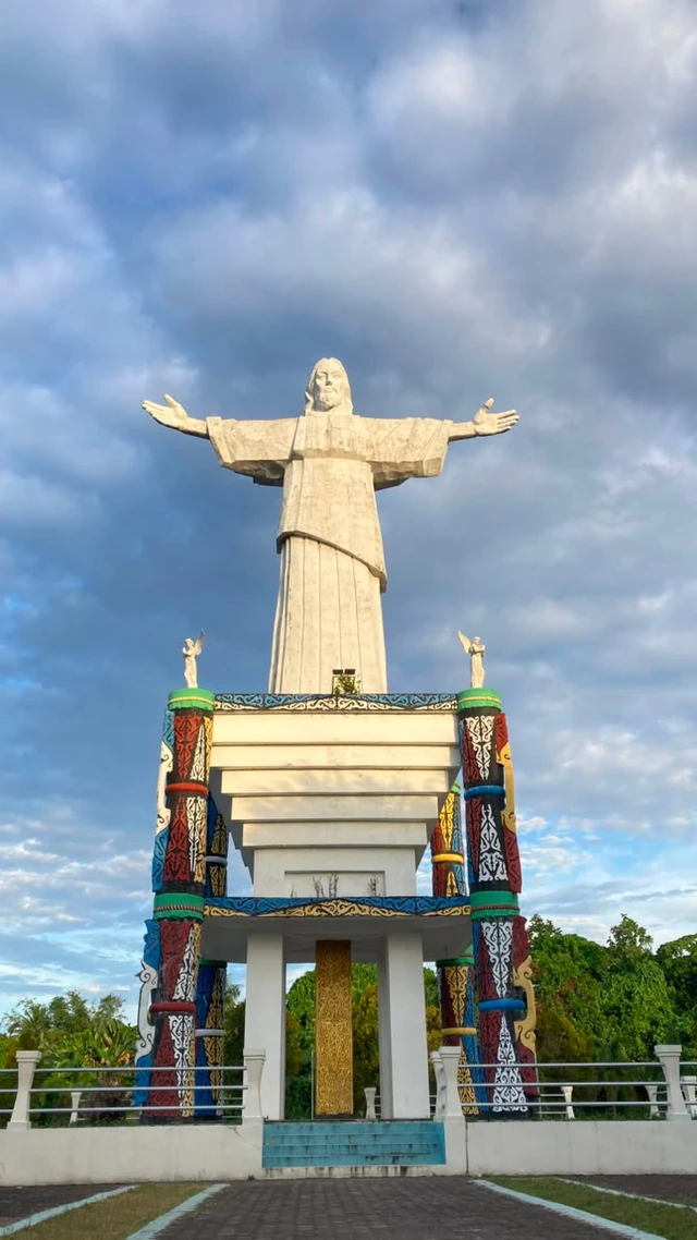 Patung Kristus Raja Pulau Mansinam
