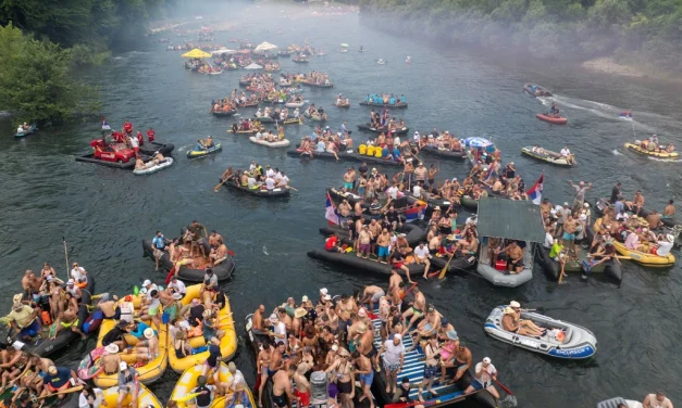 Regatta Drina 2026 Kembali Semarak, Karnaval Air Terbesar Eropa Tarik Ribuan Peserta