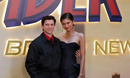 4 Gaya Ikonis Tom Holland dan Zendaya Selama Tur Spider-Man