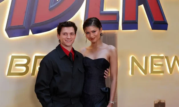 4 Gaya Ikonis Tom Holland dan Zendaya Selama Tur Spider-Man