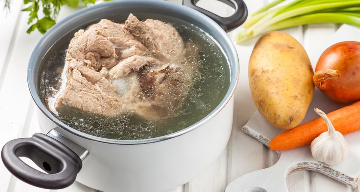 Rebus Daging Pakai Air Panas atau Air Dingin? Ini Perbedaan Hasilnya pada Tekstur dan Kaldu