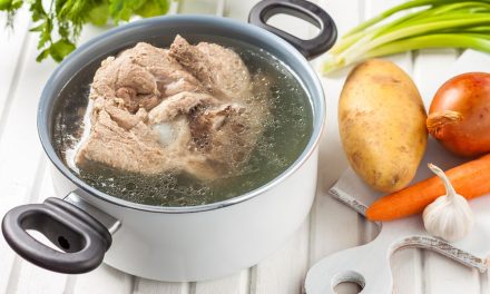 Rebus Daging Pakai Air Panas atau Air Dingin? Ini Perbedaan Hasilnya pada Tekstur dan Kaldu
