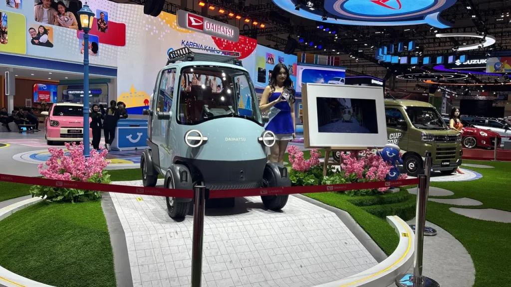 Mobil konsep Daihatsu Midget X bersama jajaran kei car futuristis yang dipamerkan di GIIAS 2026.