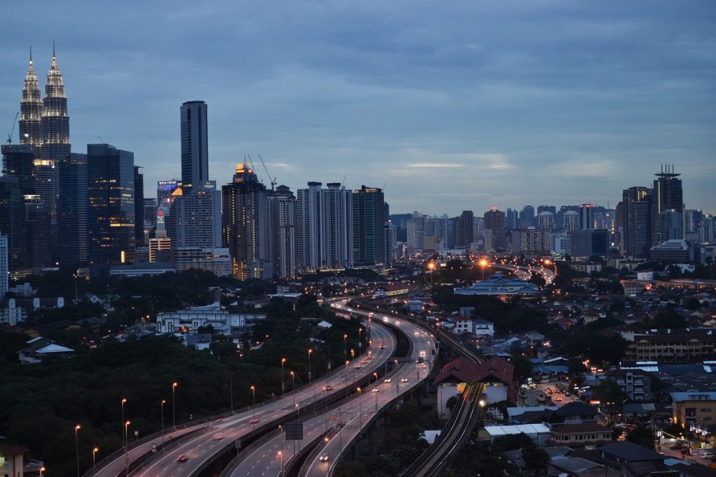 14 WNI ditahan Imigrasi Malaysia dalam penggerebekan sindikat pekerja seks di Kuala Lumpur