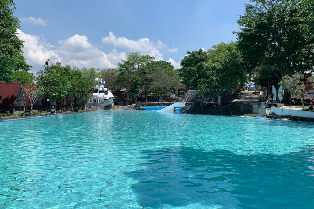 Wisata Siblarak Klaten dengan kolam renang dan suasana pedesaan
