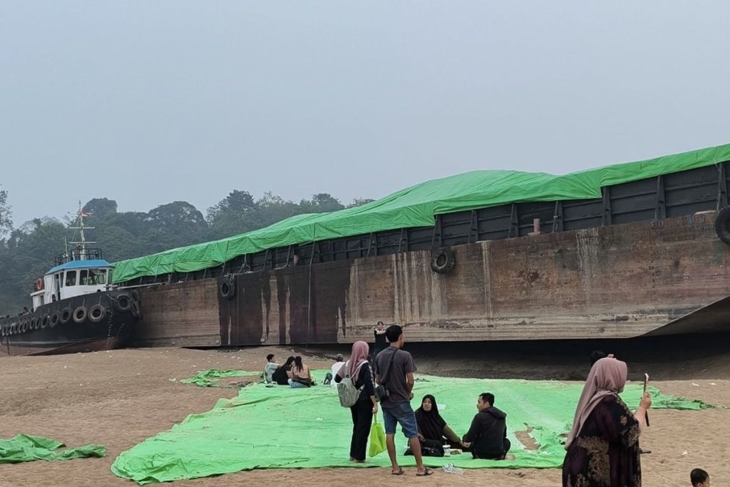 Sungai Kapuas mengering