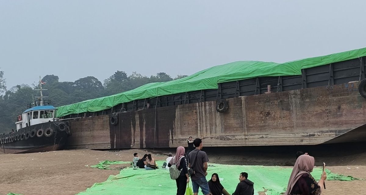 Sungai Kapuas Mengering, Hamparan Pasir Muncul hingga Air Bersih Terancam