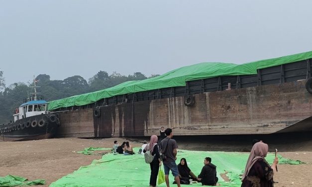 Sungai Kapuas Mengering, Hamparan Pasir Muncul hingga Air Bersih Terancam